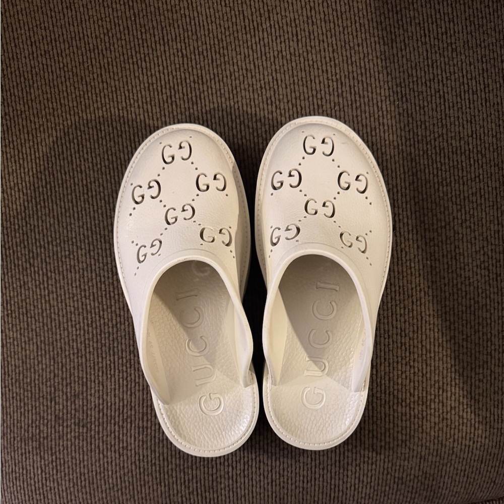 Gucci Cream Logo Slide Sandals